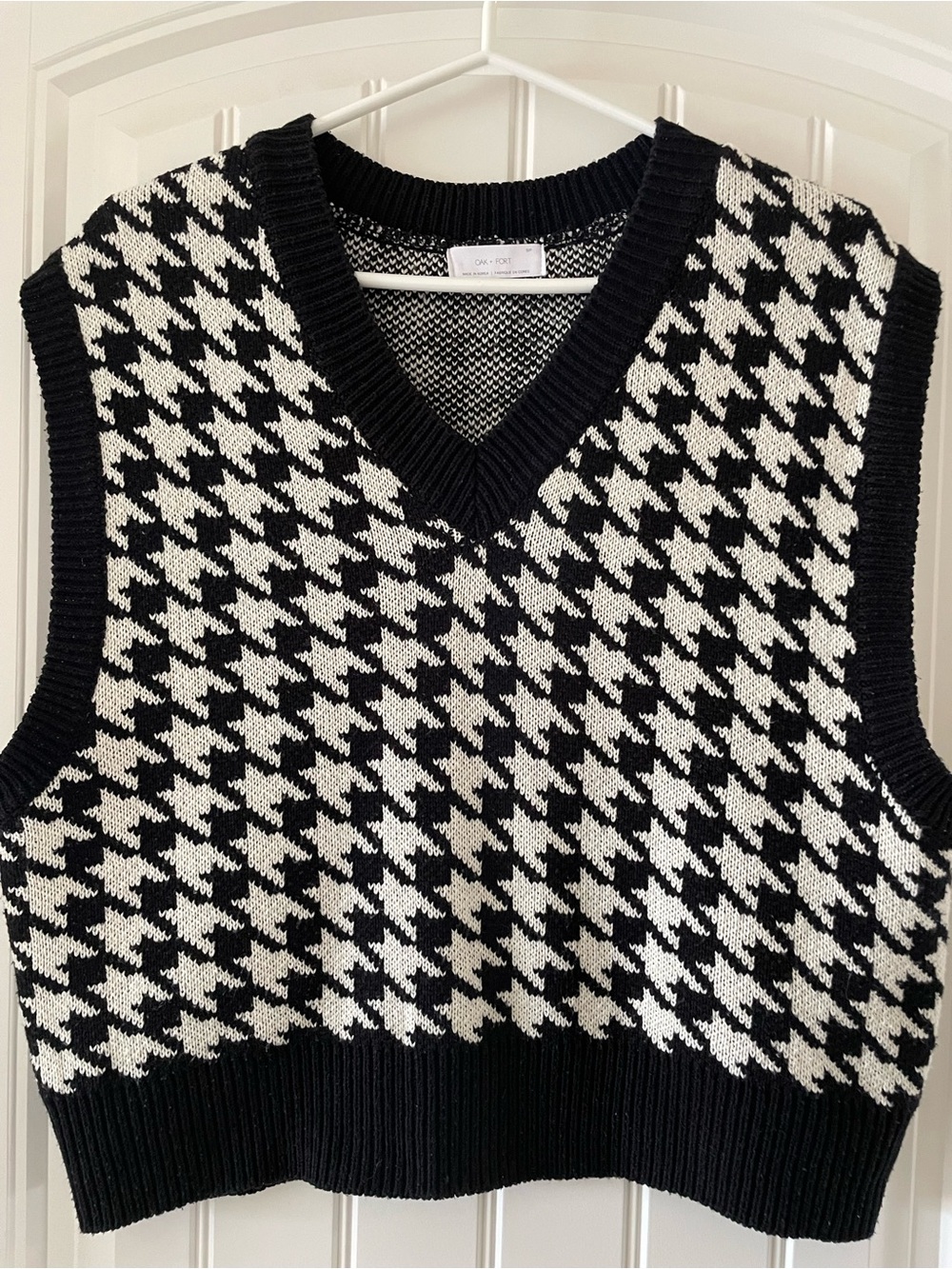 Oak + Fort Houndstooth V-Neck Sweater Vest - Black/White